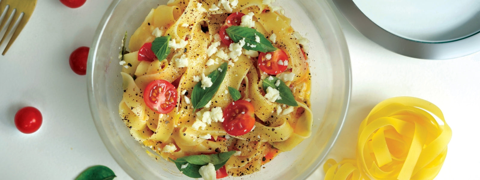 Fettuccine with Feta and Tomatoes: A Quick and Creamy Microwave Recipe