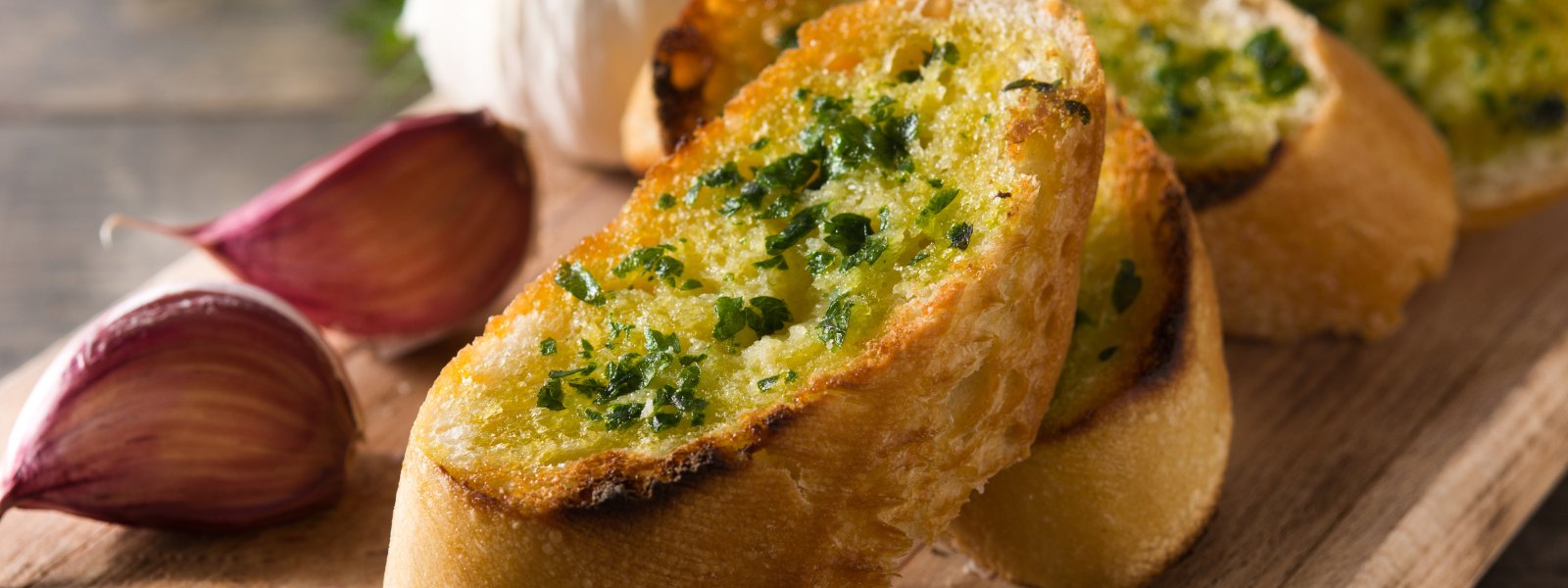 Irresistible Garlic Bread: A Savory Delight