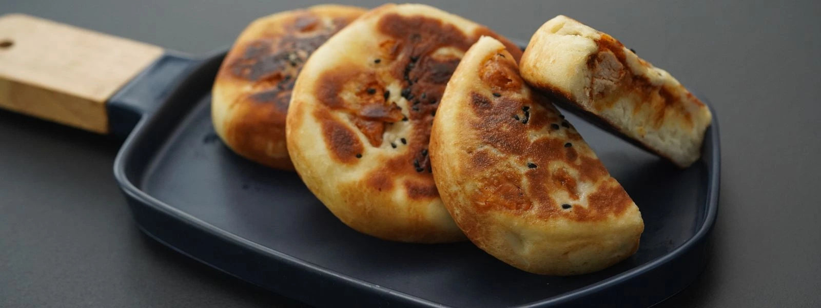 Mini Stuffed chicken naan : Your new party-favorite snack