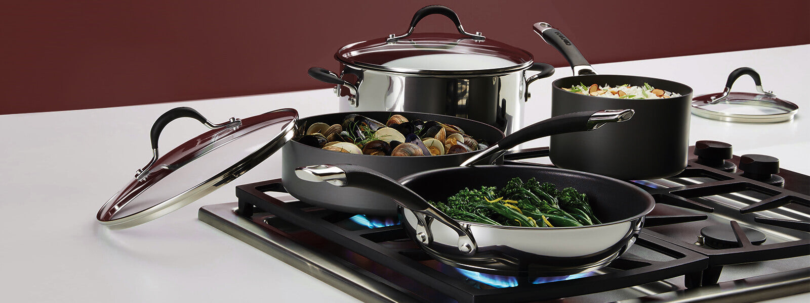 The Difference Between Nonstick and Stainless Steel Cookware