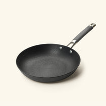 MEYER AEROCAST Light weight Cast Iron 24cm Round Skillet