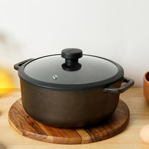 Meyer Pre-Seasoned Cast Iron Dutch Oven/Sauteuse with Glass Lid, 20cm