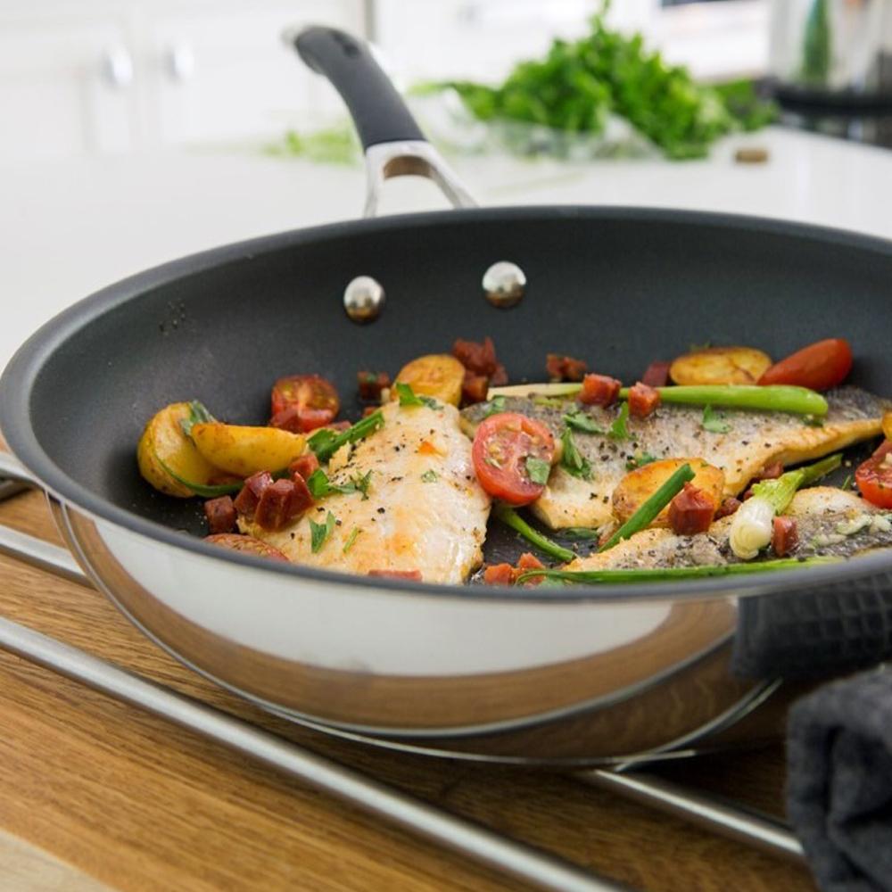 Circulon Momentum 29cm Non-Stick Frypan/Skillet - Pots and Pans