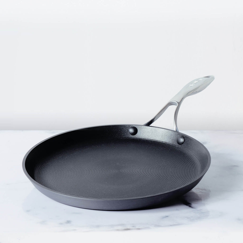 https://www.potsandpans.in/cdn/shop/products/1500x1500_Circulon_Flat_Tawa_1024x.jpg?v=1569202662