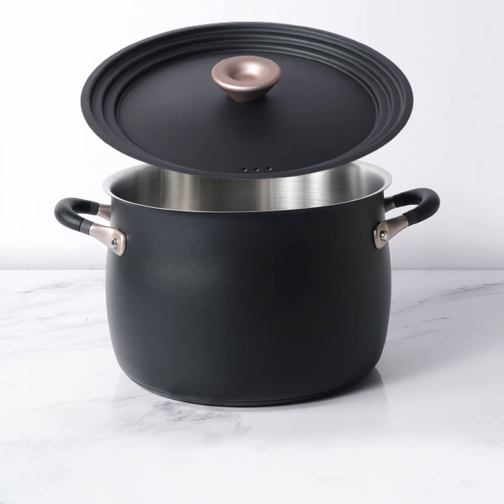 Meyer Accent Series Stainless Steel Stockpot, 6.5 Litres + Universal Lid, Medium, 22-24-26cm, Matte Black