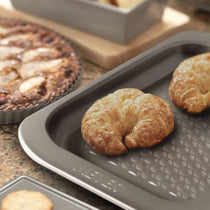 Meyer Bakemaster 2-Piece Bakeware Set - Cookie Tray + Pie Tin